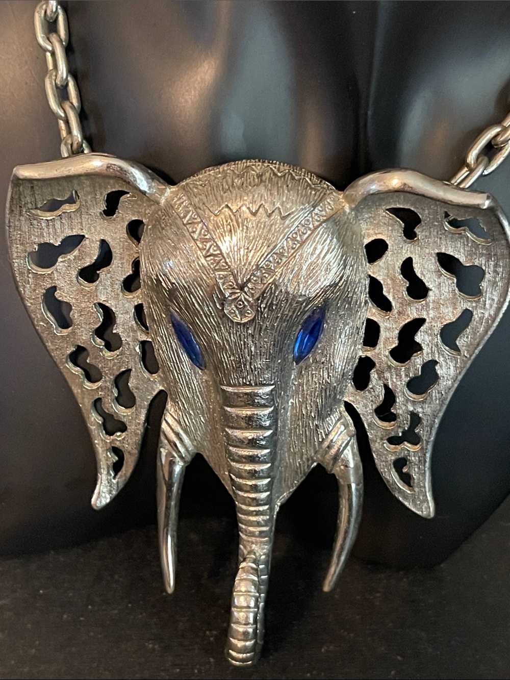 1970’s Celebrity NY Oversized Elephant Statement Necklace - Picture 7 of 13